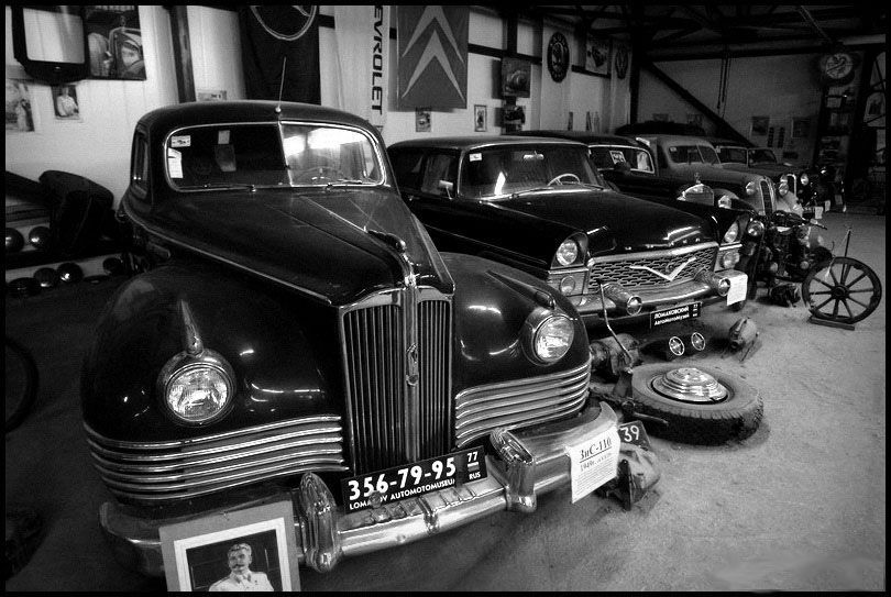 Постоянная экспозиция Ломаковского музея старинных автомобилей и мотоциклов
